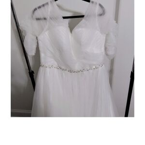 Elegant White Wedding Dress